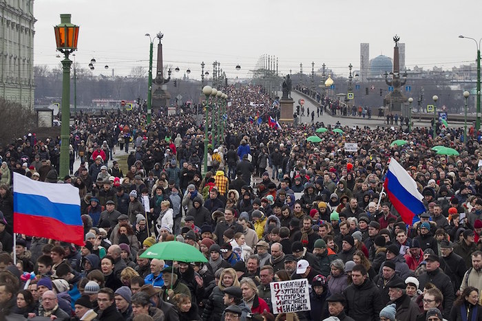 Как в Петербурге и Москве прошли протестные и траурные акции в память о Борисе Немцове