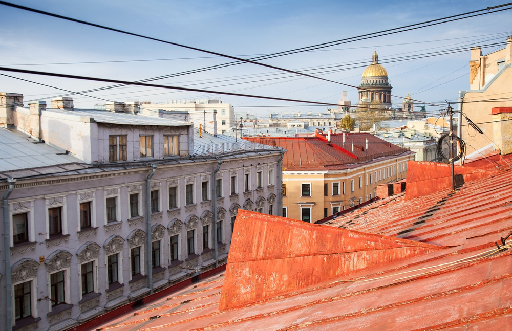 «Крыши — это петербургский тренд»: где послушать музыку, посмотреть кино и поужинать на высоте