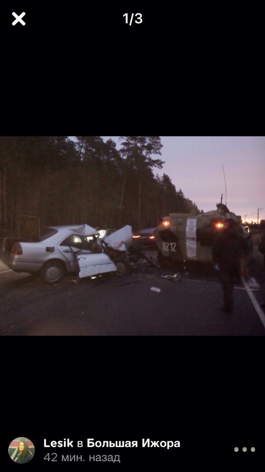 Легковушка и БТР попали в ДТП на Краснофлотском шоссе. «Бумага»