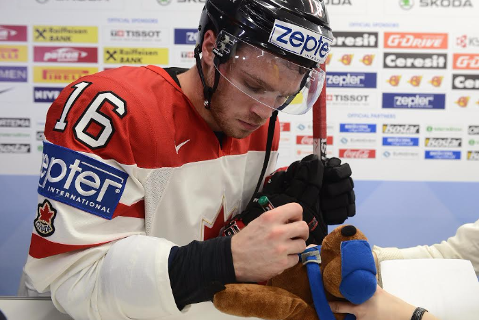 Игрушки с автографами хоккеистов сборной Канады распродадут на благотворительном аукционе