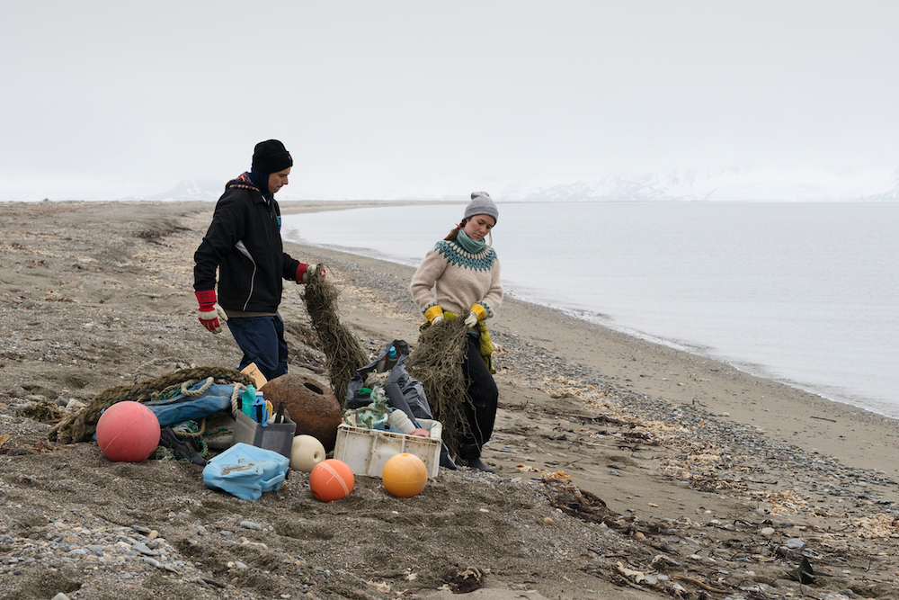 В 22 года отправиться в экспедицию на корабле Arctic Sunrise, чтобы избавить арктический пляж от мусора