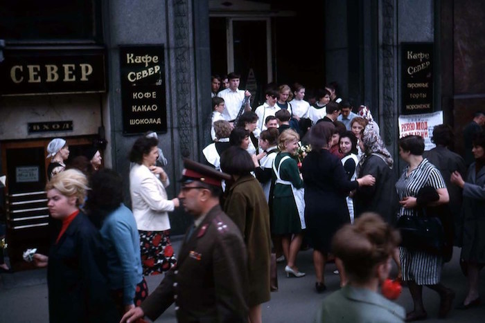 Чтение на «Бумаге»: пять легендарных кафе и магазинов Ленинграда 60-х — от Дома книги до кондитерской «Север»