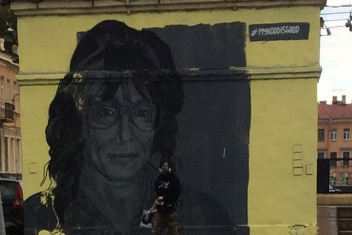 Сын Дмитрия Нагиева помогал художникам рисовать новое граффити на месте портрета Задова