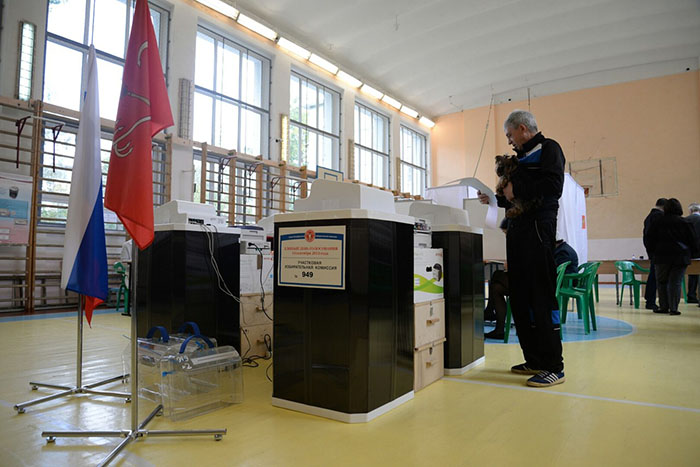 На выборы в Госдуму пришли менее половины россиян, а «Единая Россия» получает две трети мандатов