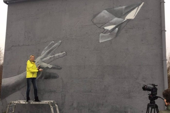 Около аэропорта Пулково появилось граффити в память о жертвах авиакатастрофы над Синаем