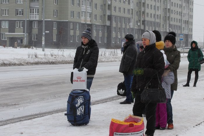 «Я купился на рекламу, но это было ошибкой»: как жители Славянки стоят по утрам в пробках и ездят на флюорографию в Петербург