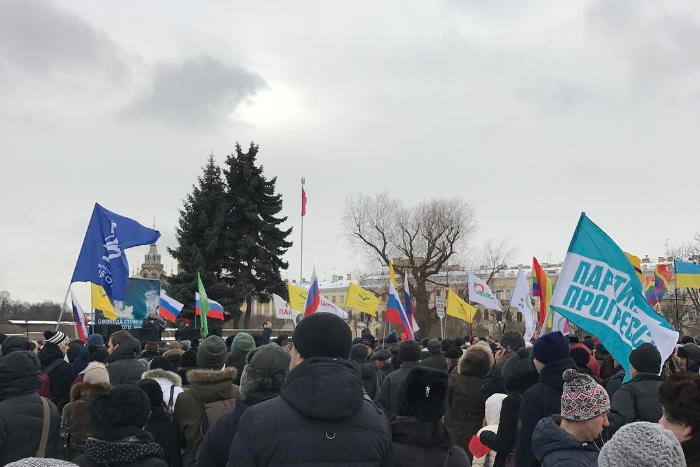 На акцию памяти Бориса Немцова пришло до пяти тысяч петербуржцев