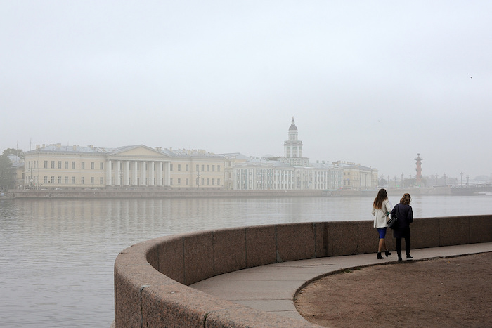 Мокрядь, хмурь и морок: как описать весну в Петербурге