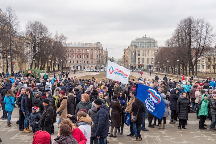 На Пионерской площади отпраздновали годовщину присоединения Крыма
