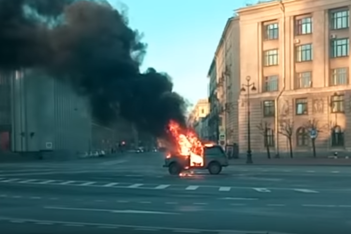 В Петербурге завели дело о сожженной у Смольного &#171;Ниве&#187;. Под подозрение попали протестующие дальнобойщики