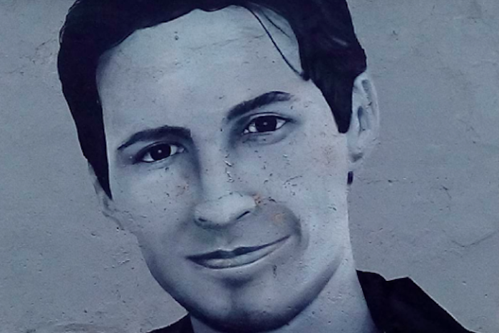 Граффити с Бодровым в Петербурге могут закрасить летом. И с Дуровым тоже. Оказалось, его никто не стер в прошлом году