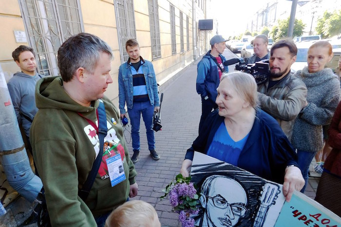 Правозащитник Динар Идрисов вышел после двух недель в спецприемнике. И выступил с речью о политических репрессиях