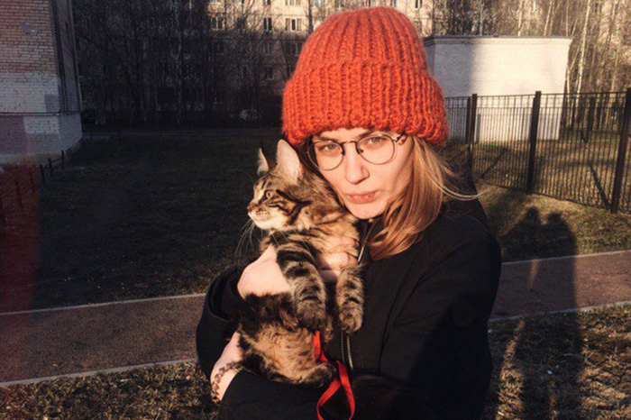 Петербурженка с котом на поводке, объяснитесь: зачем выгуливать животное, ему же страшно!