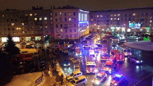 В магазине «Перекресток» в Петербурге произошел взрыв. Онлайн-трансляция