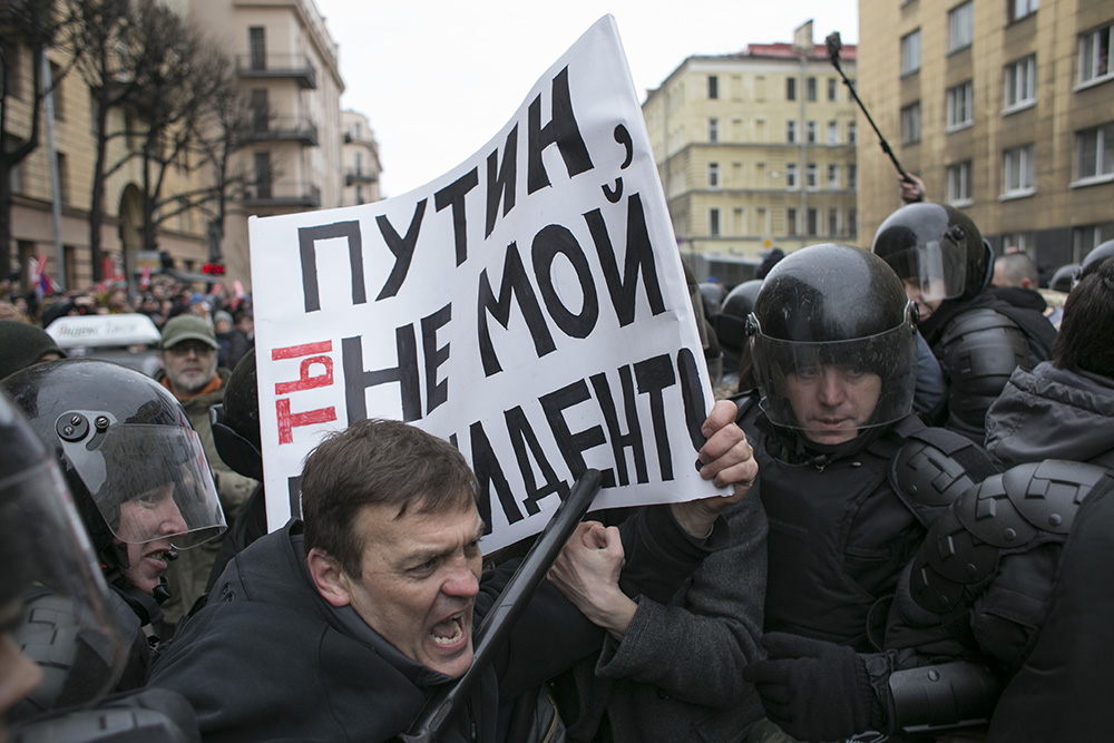 «Мы не скот — выборам бойкот»: как петербуржцы пять часов протестовали по всему центру города