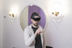 Это мы создаем виртуальную реальность. Кто в Петербурге использует VR в фильмах про Эрмитаж и в образовании?