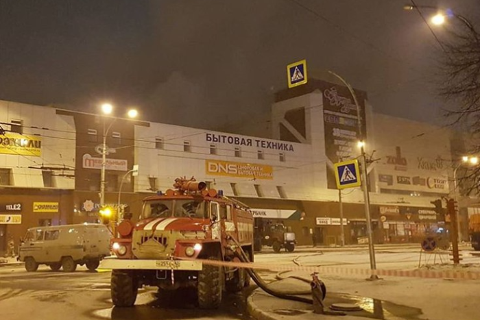МЧС завершило поисковую операцию в торговом центре в Кемерове. Пропавших без вести нет, сообщило ведомство