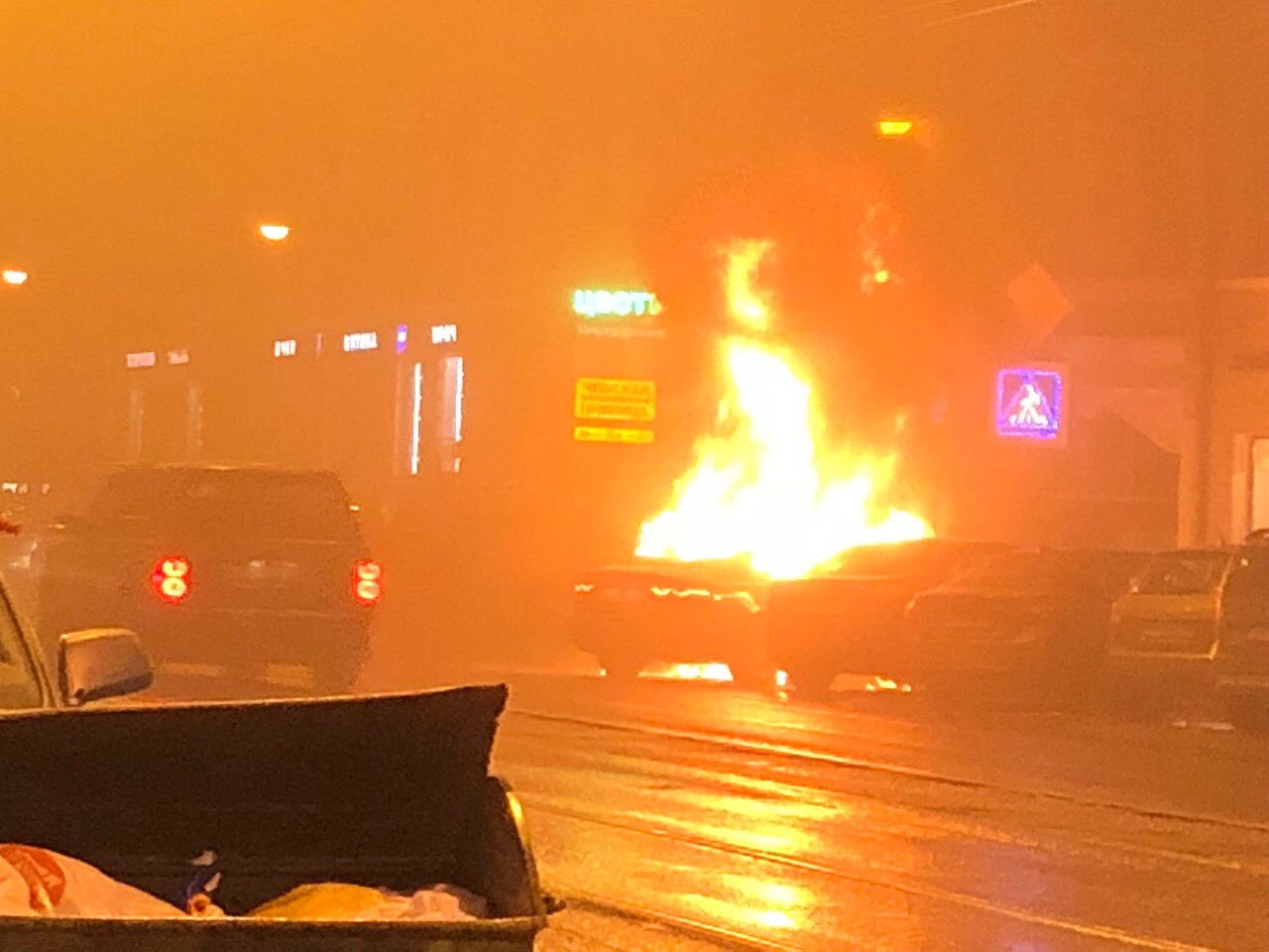 В центре Петербурга сгорел «Ягуар». «Бумага»