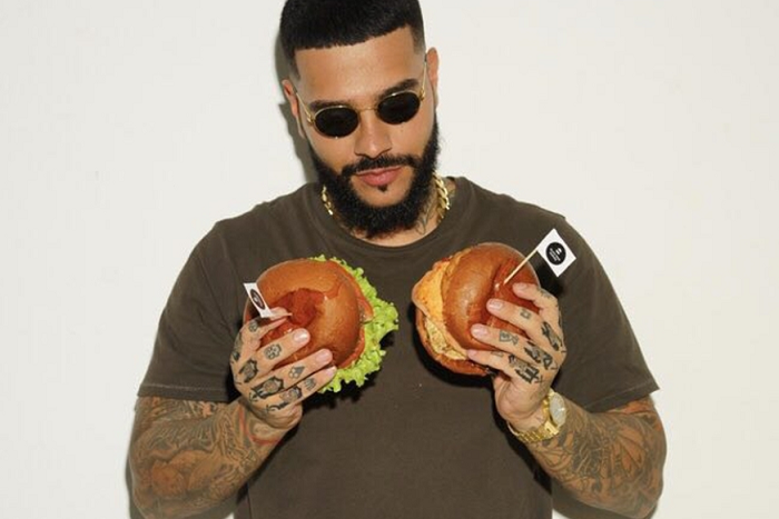 В «Галерее» откроется бургерная Тимати Black Star Burger. «Бумага»