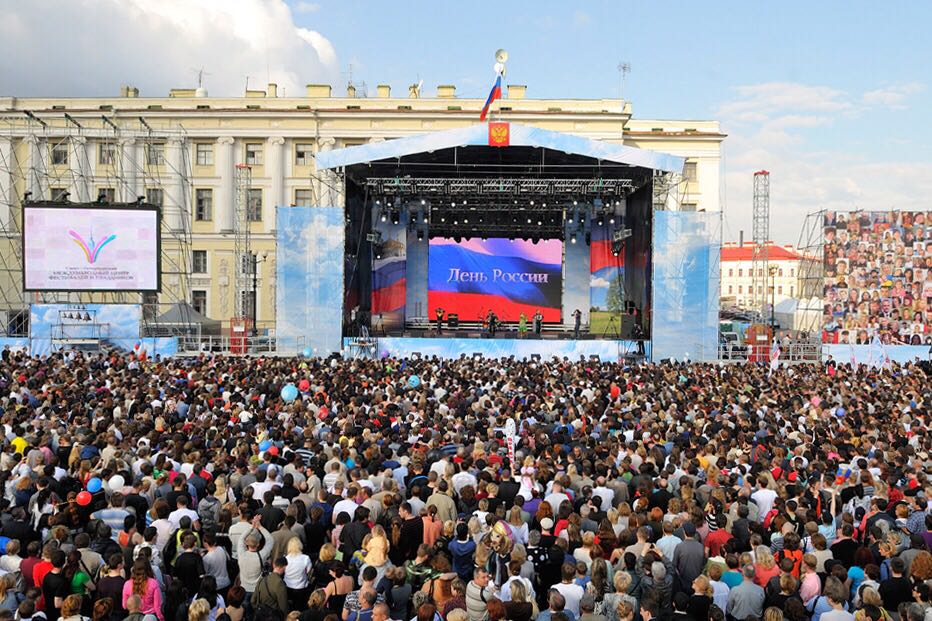 Как в Петербурге отпразднуют День России: парад цветов, фестиваль еды и перекрытый Невский