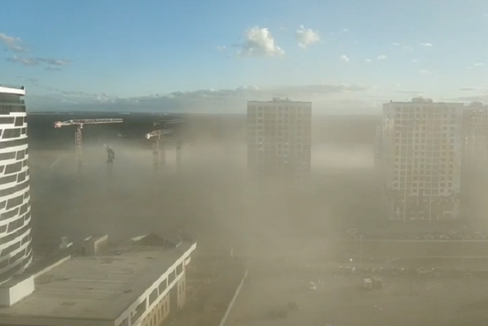 «Это не кадры из фильма-катастрофы»: намыв Васильевского острова накрыло пылью