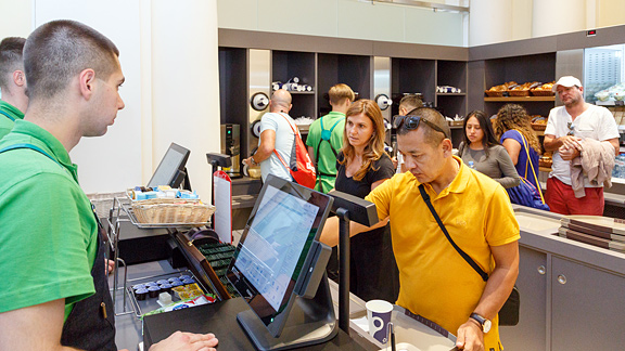 В Эрмитаже открылась зона отдыха, где можно выпить кофе и зарядить ...