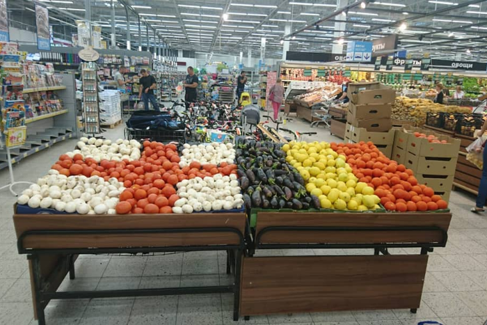 «Лента» выложила фрукты и овощи в форме флагов Англии и Бельгии перед их матчем в Петербурге. «Призма» говорит, что делала так весь ЧМ