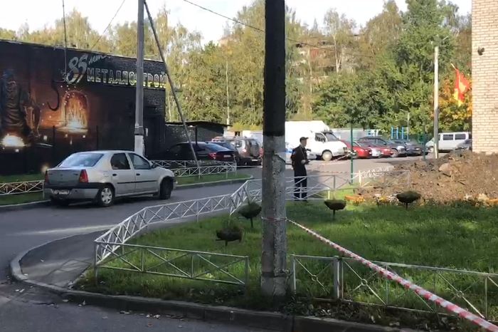 В Металлострое жилой дом эвакуировали из-за бомбы времен ВОВ. «Бумага»