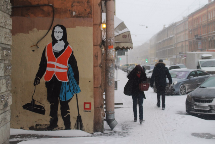 Граффити с Джокондой в образе дворника на Жуковского закрасили