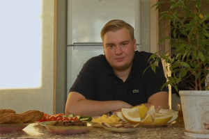Потратить на еду 3500 рублей за месяц, покупать самые дешевые макароны и вести блог о своем эксперименте