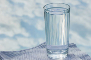 В каких заведениях в Петербурге можно получить стакан бесплатной воды и обязаны ли бары и рестораны его давать?