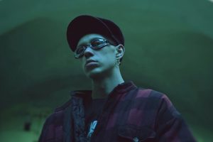 Это Мак Сима Мгла — слабослышащий рэпер из Петербурга. Как он пишет музыку и почему его называют будущей звездой 2019 года