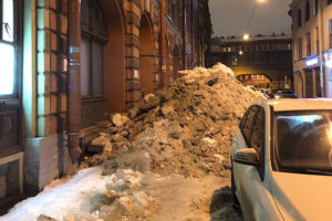 Продолжатся ли в Петербурге снегопады и когда с крыш перестанут падать глыбы льда? Рассказывает главный синоптик города