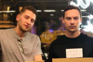 «Рыбка Унывака» под бит «Грибов» и «Лама красная пижама» под 50 Cent: сотрудники «Подписных изданий» читают рэп по детским книгам