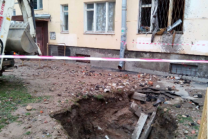 В Петербурге из-за прорыва трубы залило кипятком жилую квартиру, погибла женщина. Что об этом известно