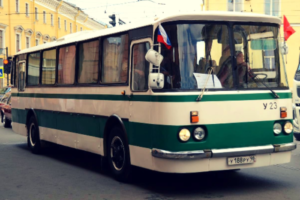 По Петербургу запустили экскурсию на «Ленинградском автобусе» 1983 года