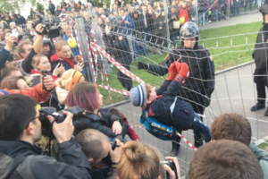 В Екатеринбурге во второй день массовых протестов против строительства храма задержали около 30 человек