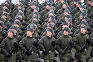 Почти две трети россиян считают, что «настоящий мужчина» должен отслужить в армии, выяснил «Левада-центр». Это рекордный показатель