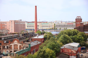В Петербурге тысячи производств, но проверки, нехватка помещений и рост НДС не дают им развиваться. Почему так происходит