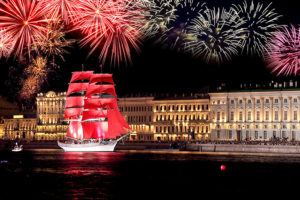 В воскресенье пройдут «Алые паруса». Вот 15 мест, откуда удобно смотреть на корабль и салют