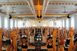 На Васильевском острове в особняке XIX века открылась студия йоги и балета Hot Yoga 36