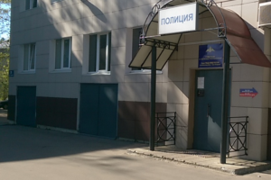 На петербургских полицейских завели уголовное дело о пытках подростка резиновой палкой, сообщил адвокат
