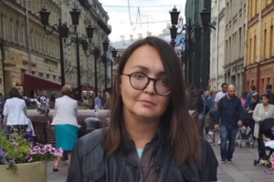 В Петербурге задержали подозреваемого по делу об убийстве активистки Елены Григорьевой. СК сообщает, что на нее напали после бытовой ссоры