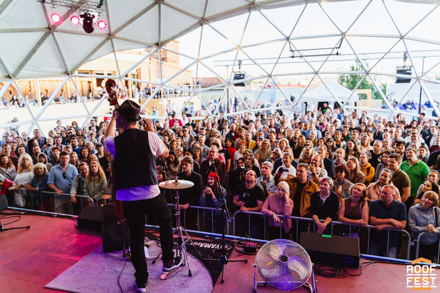 Roof Fest 7 лет устраивает концерты на крышах. «Бумага»