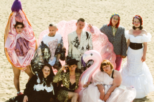 Посмотрите фотопроект о петербургских квир-дизайнерах и дрэг-дивах — с моделями в костюме вульвы и на надувном фламинго