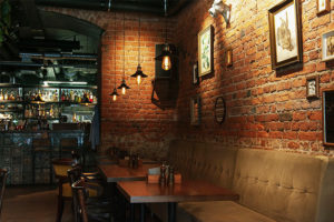 Кафе «Фартук» работает на Рубинштейна уже 8 лет — а недавно команда открыла свой ресторан. Как они запускали первое заведение и зачем создали еще и музыкальный лейбл