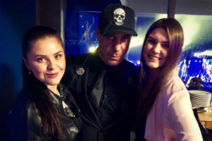 Тилль Линдеманн, похоже, поселился в Петербурге. Как солист Rammstein ужинает с Лободой, общается со Шнуровым и фотографируется с поклонниками