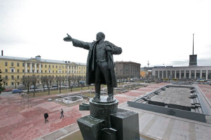В Петербурге согласовали оппозиционный митинг против роста цен на проезд и капремонт. Он пройдет на площади Ленина
