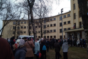 В Петербурге снова массово эвакуируют школы