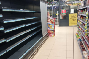 Петербуржцы жалуются на пустые витрины в магазинах Spar. Ранее ретейлер сообщал о закрытии нескольких точек